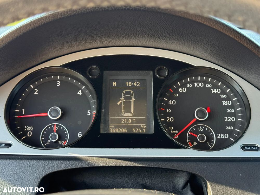 Volkswagen Passat Variant 2.0 TDI DPF Highline - 14
