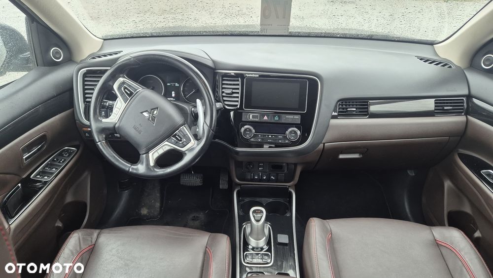 Mitsubishi Outlander 2.0 4WD Plus - 11