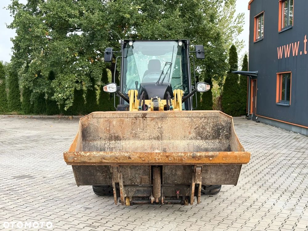 Caterpillar 908M - 3