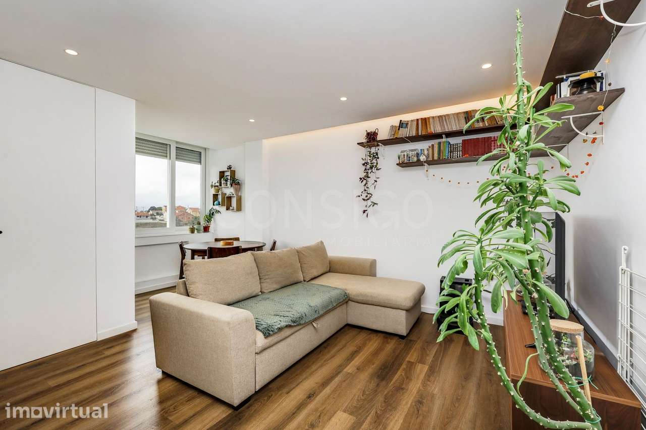 T2+1 Remodelado em Porto Salvo com Sótão Privativo - 80 m² - Grande imagem: 3/20