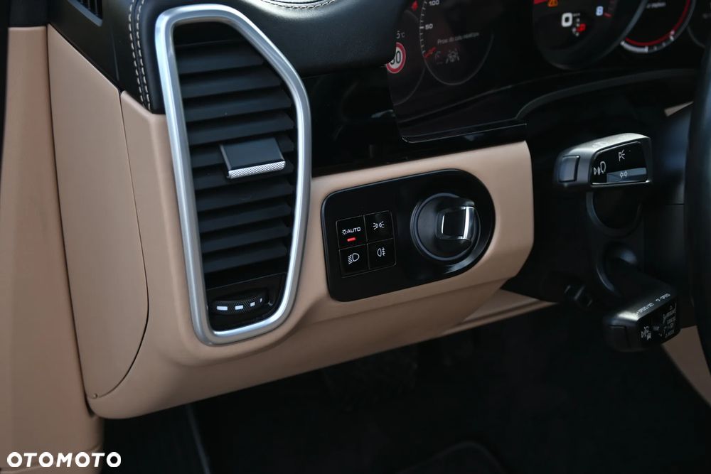 Porsche Cayenne Platinum Edition - 35