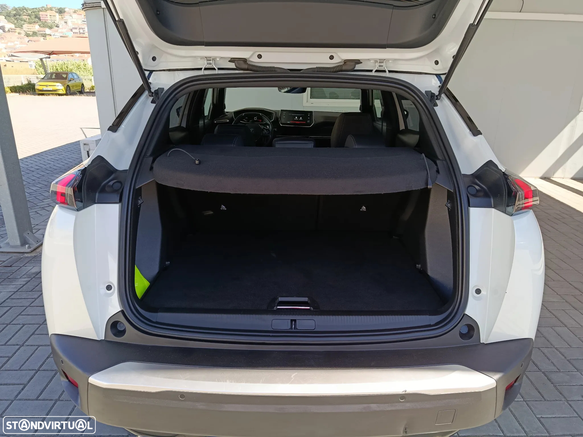 Peugeot 2008 PureTech 130 EAT8 GT - 29