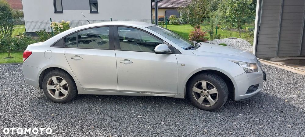 Chevrolet Cruze 2011 photo 2