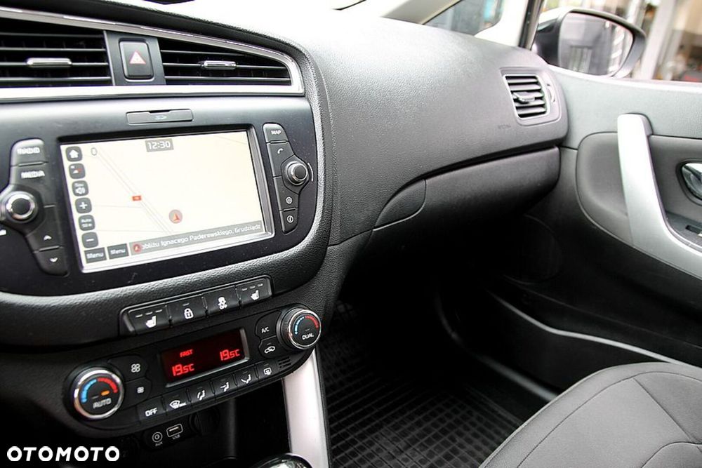 Kia Ceed - 33