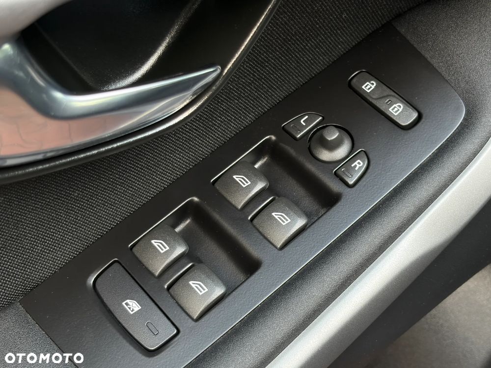 Volvo V40 T2 Momentum - 38