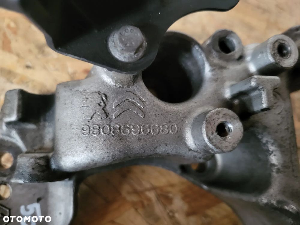 Łapa podstawa alternatora Peugeot 5008 II 1.5 BLUEHDI - 3