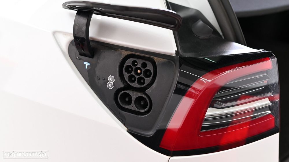 Tesla Model Y Long Range Dual Motor AWD - 46