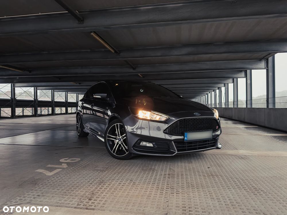 Ford Focus 2.0 EcoBoost ST - 9