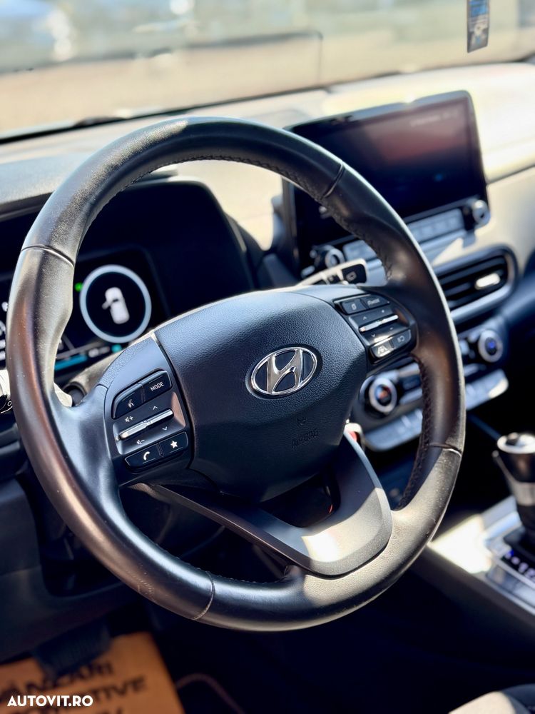 Hyundai KONA - 10