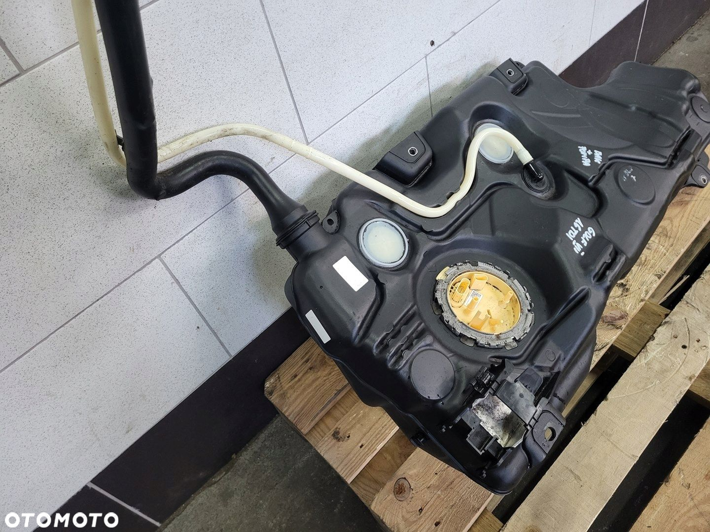 VW GOLF VII 1.6 TDI ZBIORNIK PALIWA Z POMPĄ BAK POMPA PALIWA KOMPLET - 4