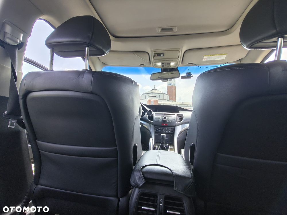 Honda Accord 2.0 Executive Nav - 10