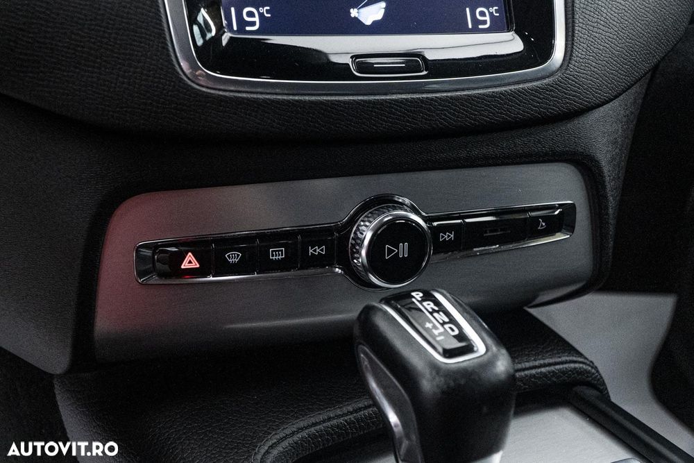 Volvo XC 90 D5 AWD Momentum - 25