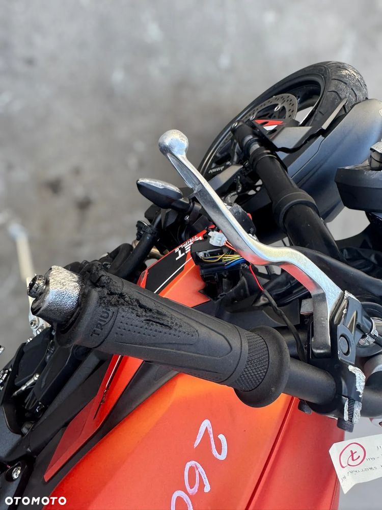 Triumph Street Triple - 8