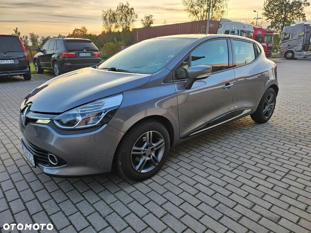 Renault Clio 1.2 16V 75 Experience - 12