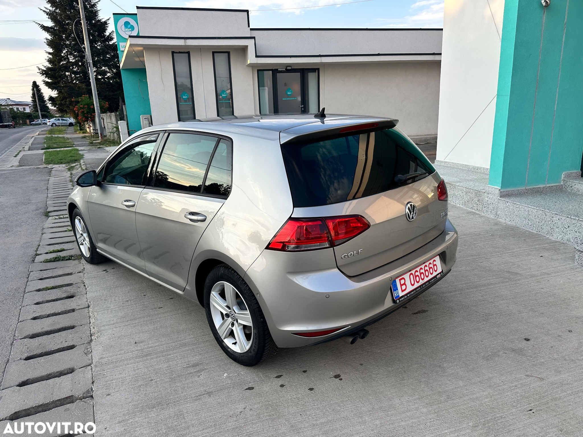 Volkswagen Golf 2.0 TDI BlueMotion Technology Highline DSG - 5