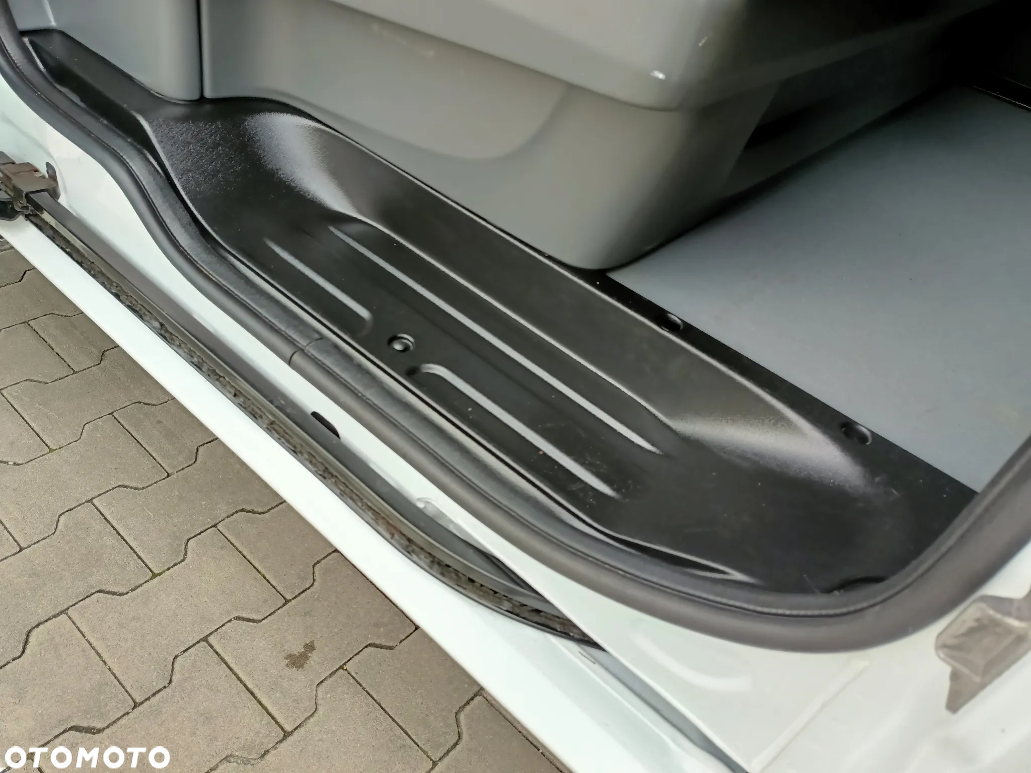 Opel VIVARO 5-cio OSOBOWY LONG - 32