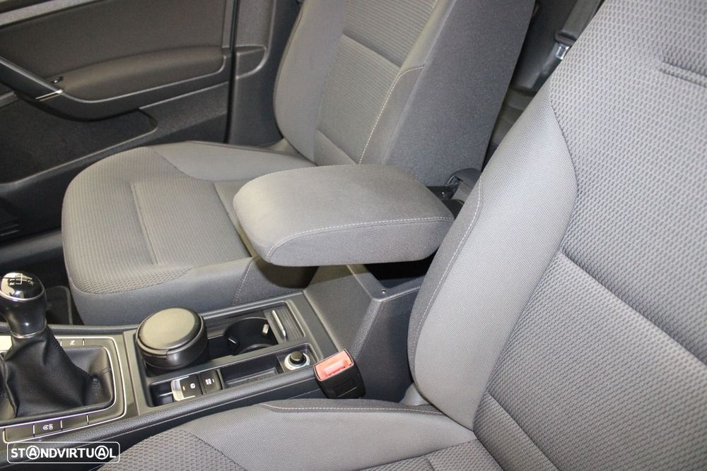 VW Golf Variant 1.6 TDi Confortline - 29