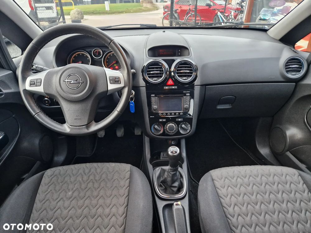 Opel Corsa 1.2 16V Cosmo - 3