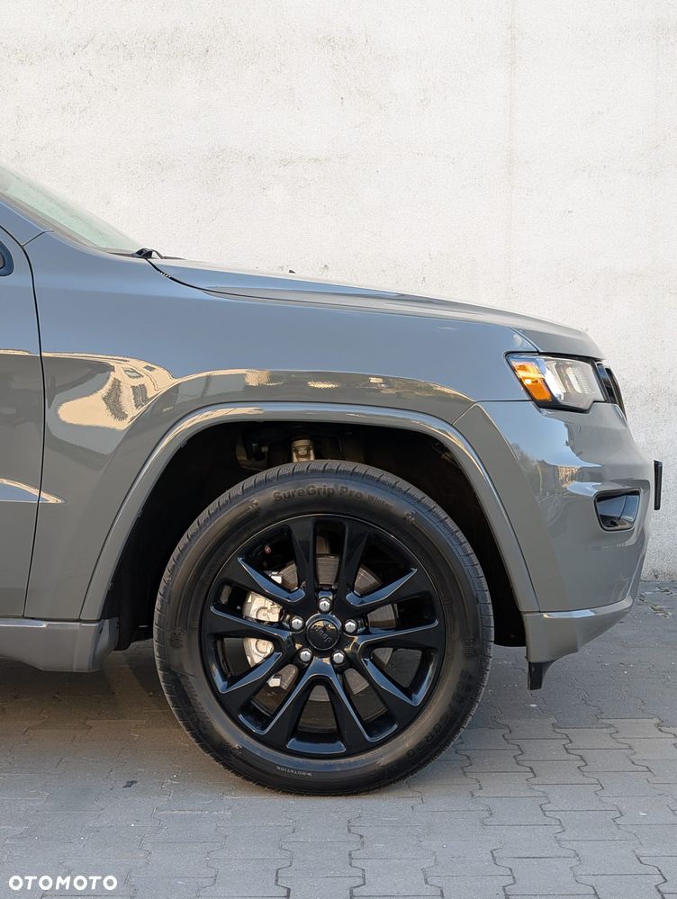 Jeep Grand Cherokee - 28