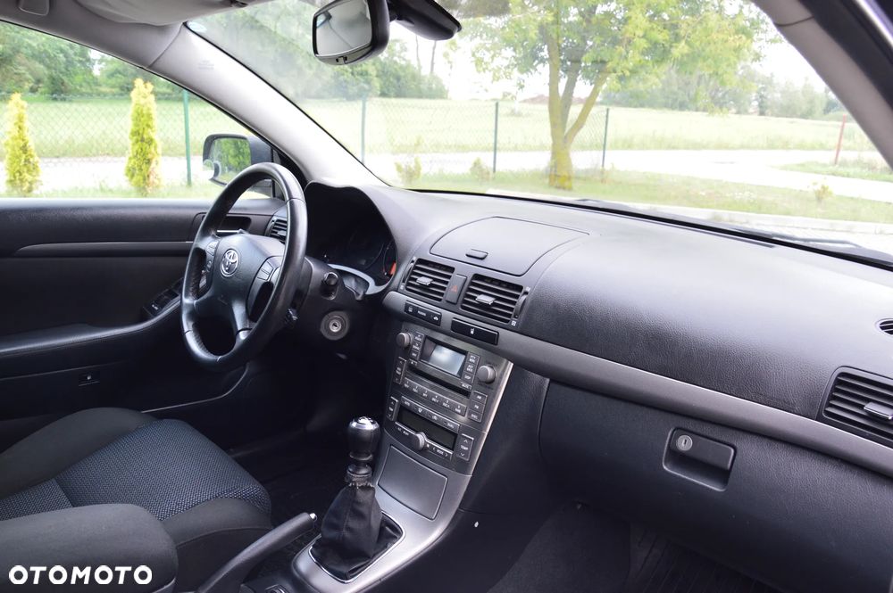 Toyota Avensis - 19