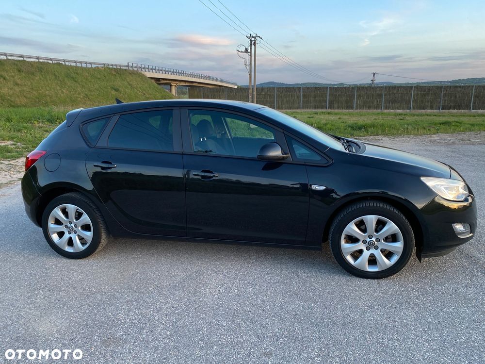 Opel Astra 1.4 Turbo Design Edition - 29