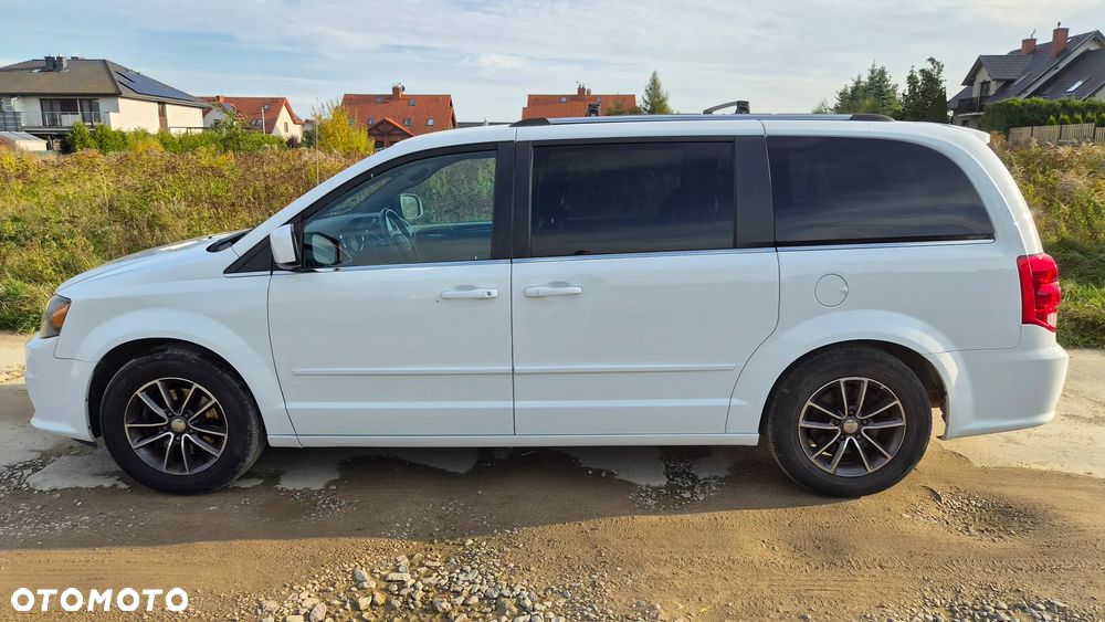 Dodge Grand Caravan - 5