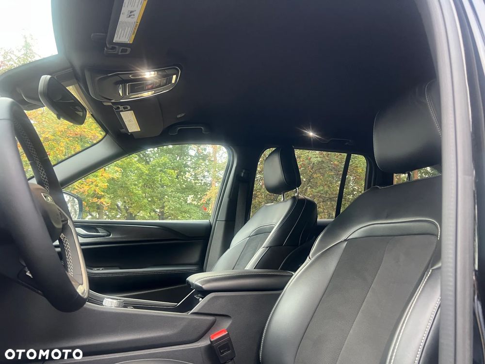 Jeep Grand Cherokee - 22