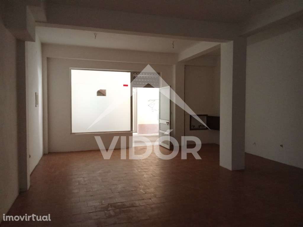 Loja Escritório c/ montra - Entre o Liceu e a João de Barros - Grande imagem: 5/8