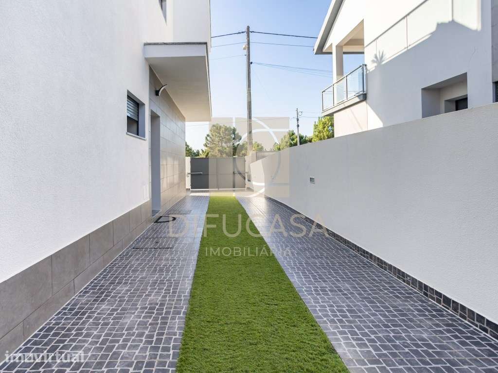 R366 Moradia T3 com Garagem + Terraço com vista para a Serra da Arr... - Grande imagem: 4/53