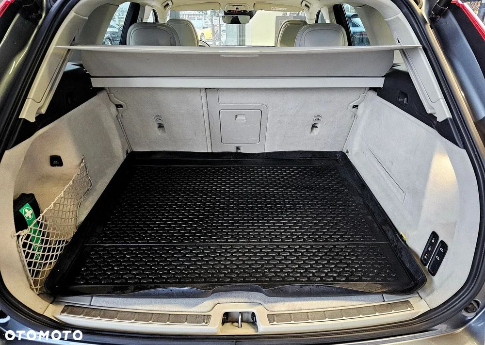 Volvo XC 60 D5 AWD Inscription - 25