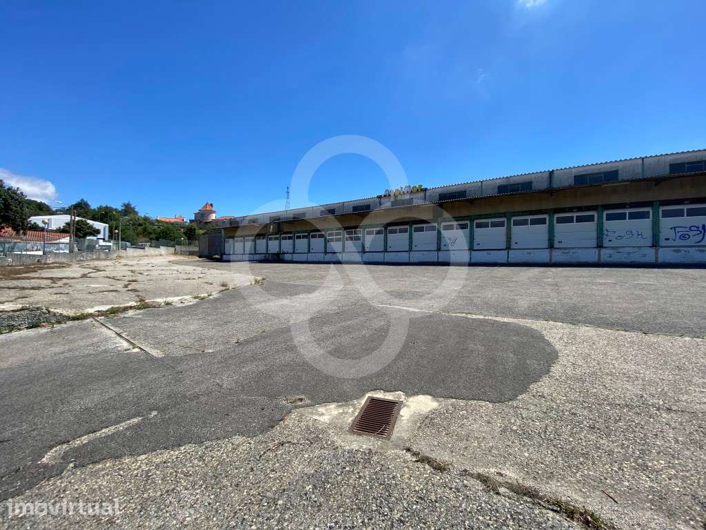 Armazém dividido em três pavilhões com logradouro em Belas em Sintra - Grande imagem: 5/51