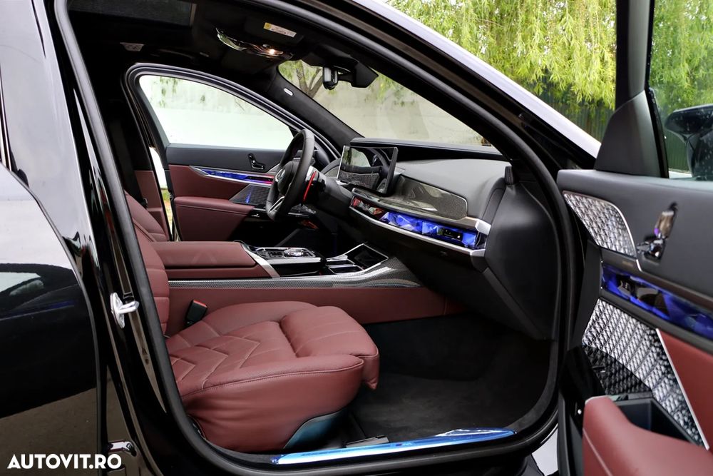 BMW M7 M760e xDrive AT PHEV - 25