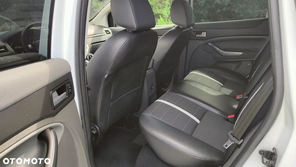 Ford Kuga 2.0 TDCi 2x4 Titanium - 19