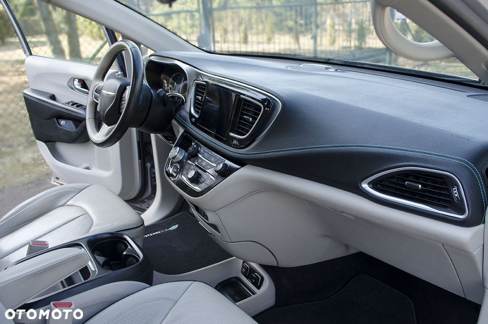 Chrysler Pacifica - 11