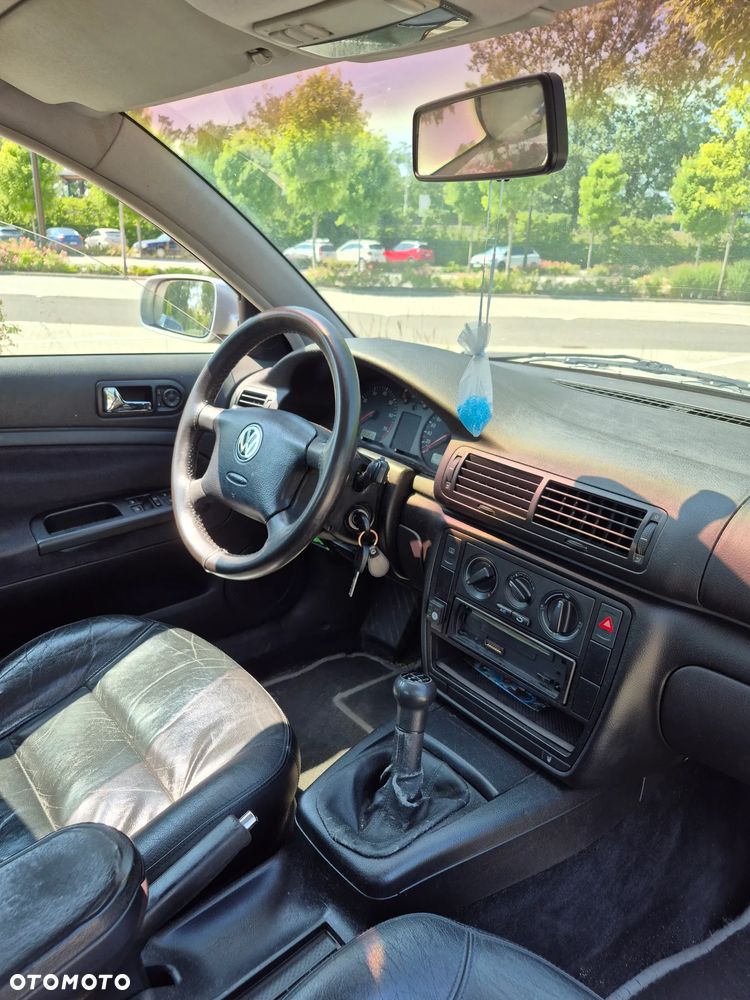 Volkswagen Passat 1.6 Comfortline - 8