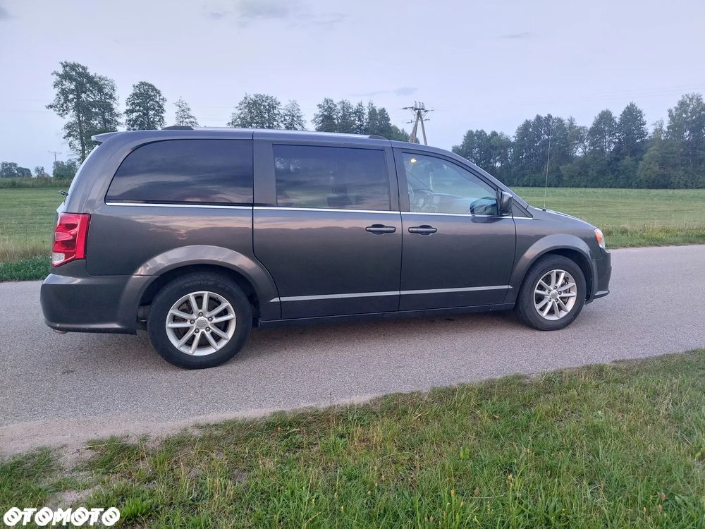 Dodge Grand Caravan - 8