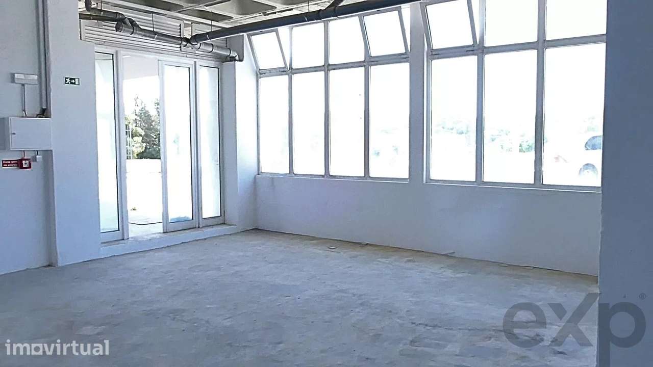 Imóvel Combinado: Armazém/Espaço Comercial com direito exclusivo a gar - Grande imagem: 5/23