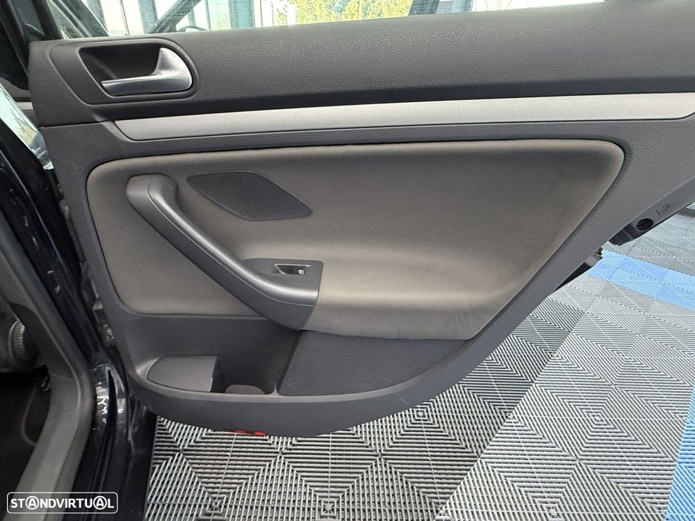 VW Jetta 1.9 TDi Confortline - 16