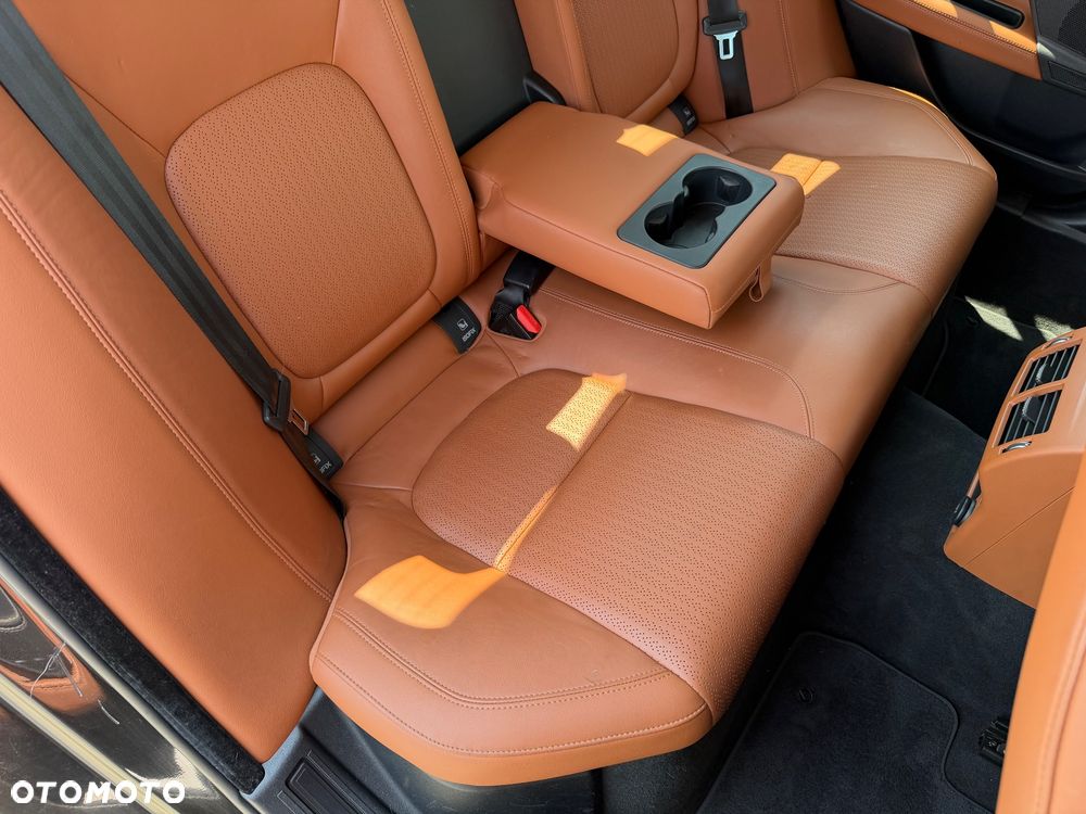 Jaguar XE 2.0 T Portfolio - 29