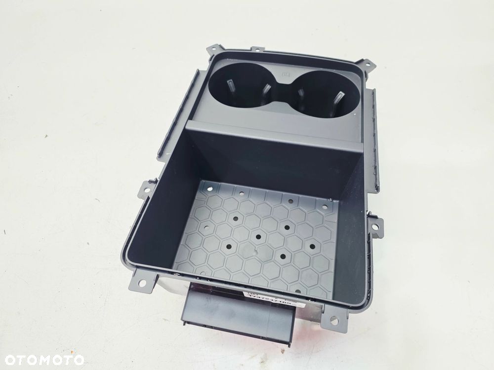 UCHWYT NA KUBKI SCHOWEK PÓŁKA TUNELU AUDI Q5 FY 80A864981 6PS - 2