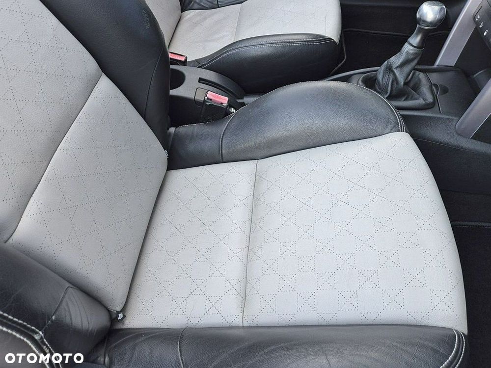 Peugeot 207 CC 120 VTi Roland Garros - 24