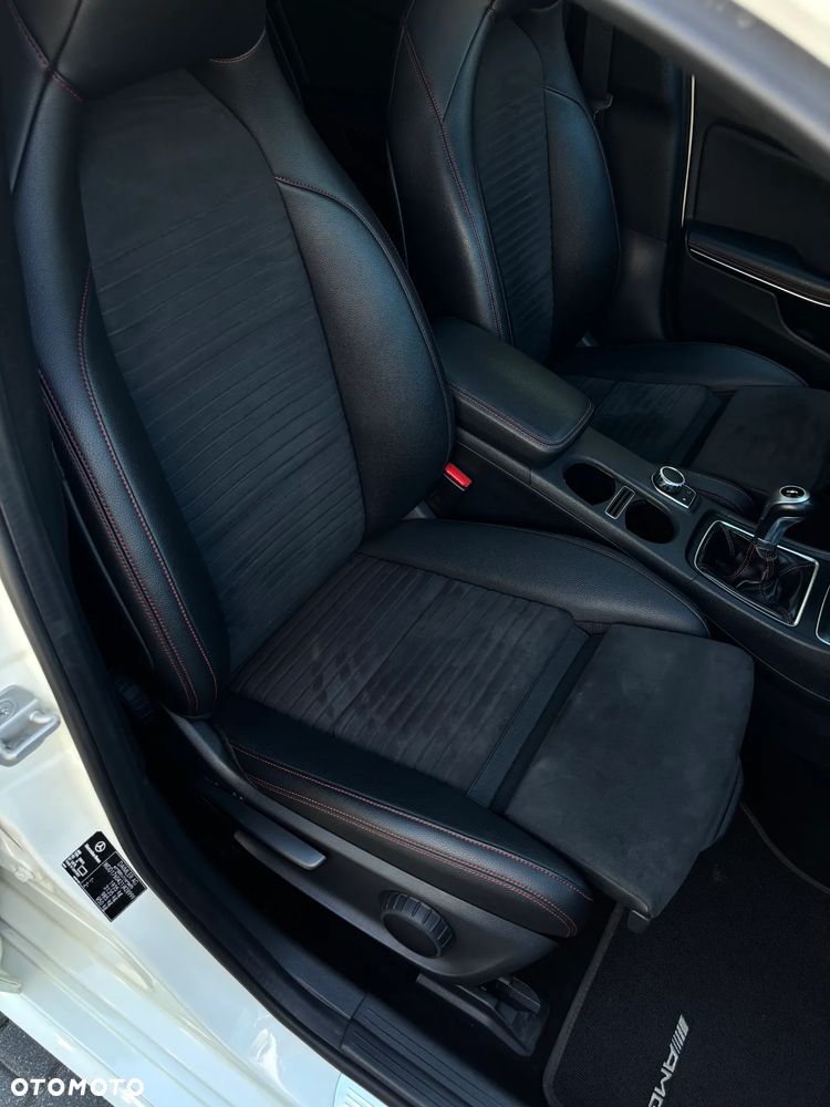 Mercedes-Benz Klasa A 180 AMG Line - 32