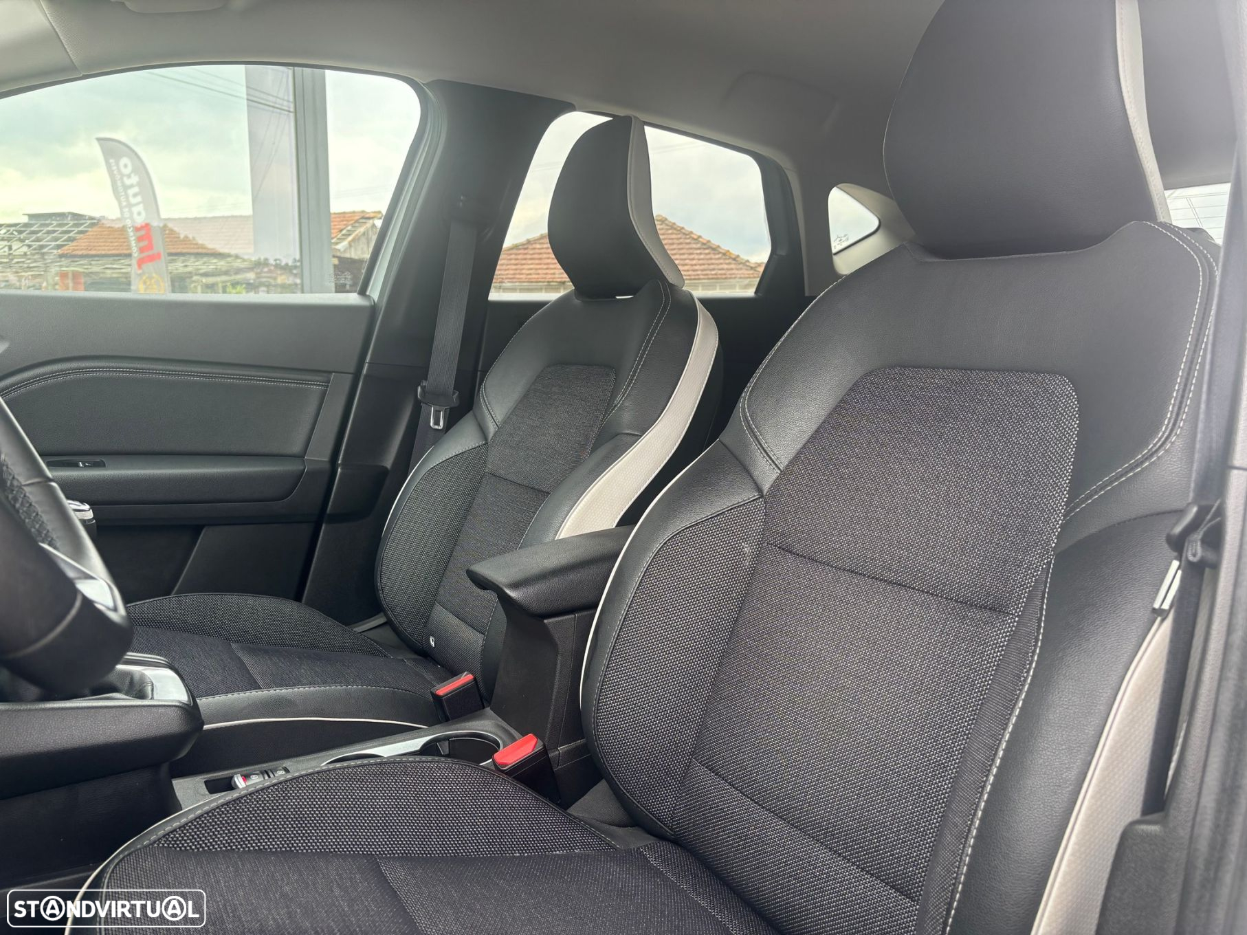 Renault Captur 1.0 TCe Techno - 11