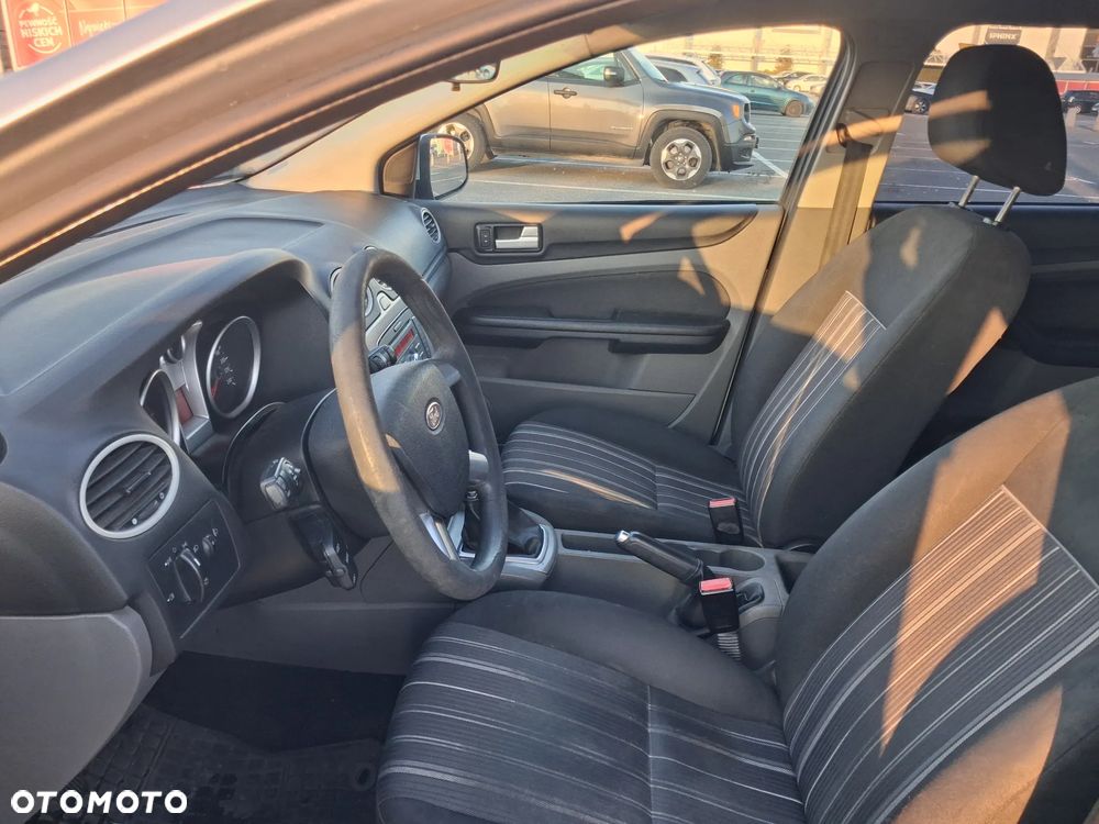 Ford Focus 1.6 TDCi Ambiente - 10