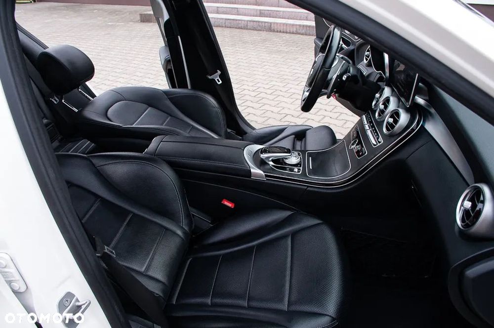 Mercedes-Benz Klasa C 400 4Matic 7G-TRONIC AMG Line - 28