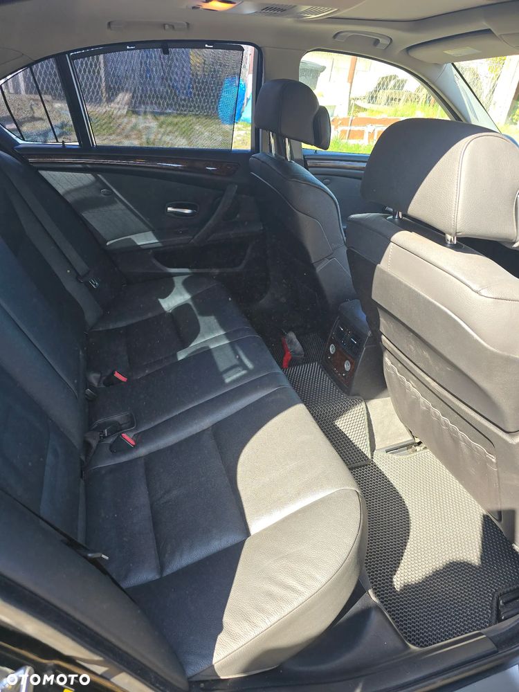 BMW Seria 5 550i - 10
