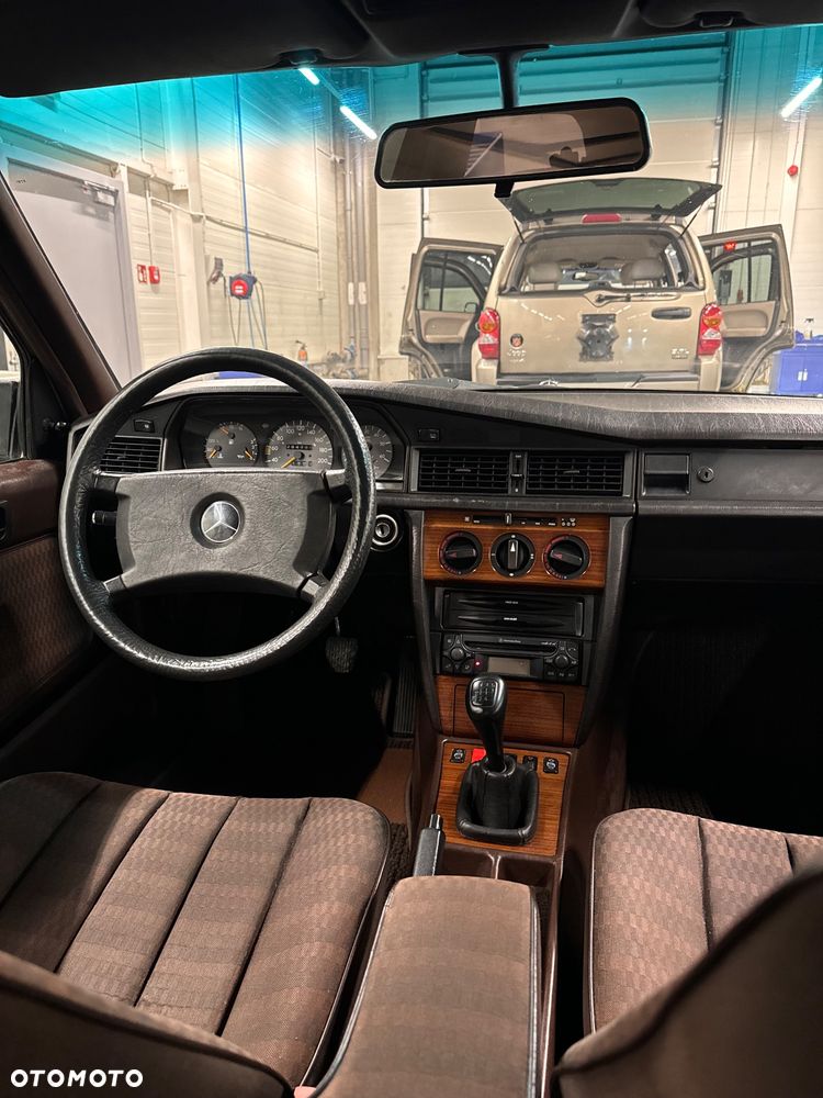 Mercedes-Benz W201 (190) - 7
