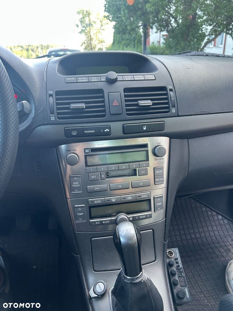 Toyota Avensis 2.0 D-4D Sol - 2