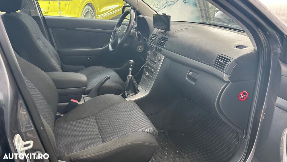 Toyota Avensis 1.6 Sedan Luna - 7