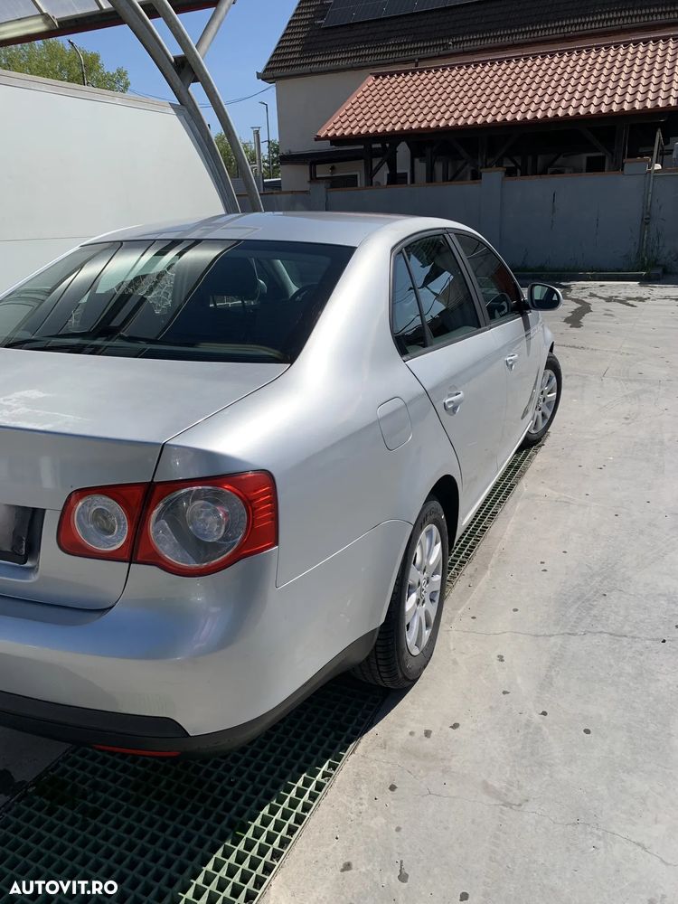 Volkswagen Jetta - 4